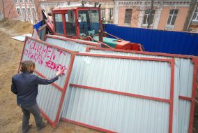 Акция протеста против застройки территории Октябрьской больницы