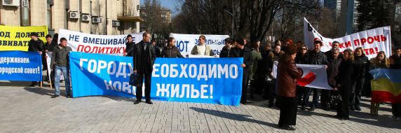 Participants of the mass meeting