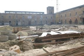 Территория ”Мистецького арсеналу”