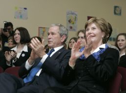 Джордж та Лора Буш в киевской школе