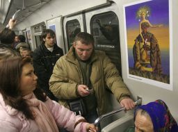 Художественная акция “Арт-состав” в Киевском метрополитене