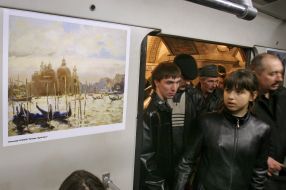 Художественная акция “Арт-состав” в Киевском метрополитене