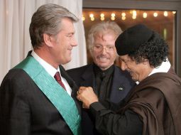 Віктор Ющенко та Муамар Каддафі