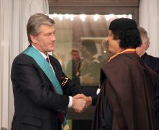 Віктор Ющенко та Муамар Каддафі