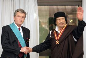 Віктор Ющенко та Муамар Каддафі
