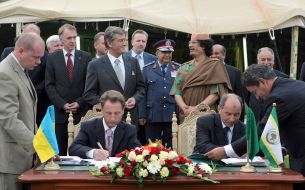 Микола Оніщук, Мустафа Мухаммад Абдельджаліль. Віктор Ющенко