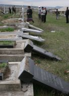 Акт вандализма на мусульманском кладбище