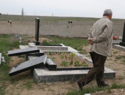 Акт вандализма на мусульманском кладбище