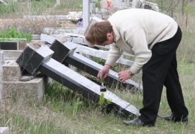 Акт вандализма на мусульманском кладбище