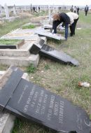 Акт вандализма на мусульманском кладбище