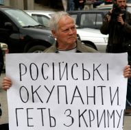 Пикет генконсульства РФ в Крыму