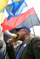 Пикет генконсульства РФ в Крыму