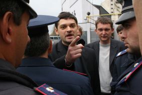 Пикет генконсульства РФ в Крыму