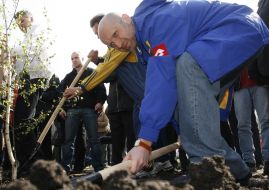 Aleksandr Turchinov plants trees in one of Kievan parks
