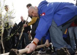Aleksandr Turchinov plants trees in one of Kievan parks