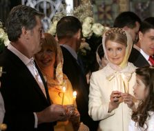 Viktor Yushchenko with his family, Yuliya Timoshenko and Vyacheslav Kirilenko