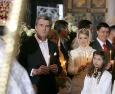 Viktor Yushchenko with his family, Yuliya Timoshenko, Vyacheslav Kirilenko