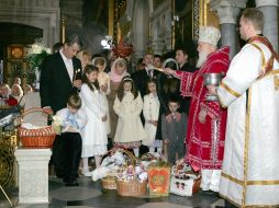 Viktor Yushchenko with his family, Raisa Bogatyryova, Leonid Chernovetskiy and Yuliya Timoshenko