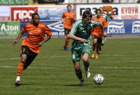 Fernandinho and Maksim Feshchuk