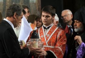 Сeremony of transmission of the Beneficial fire