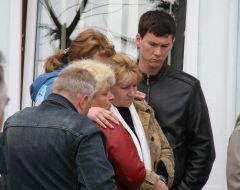 Родственники погибших бурильщиков и моряков