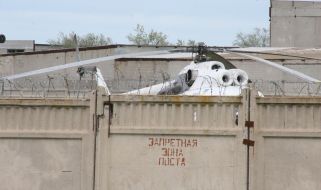 Вертолет на территории ”Черноморнефтегаз”