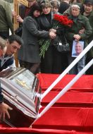 Похороны погибших на буровой платформе ”Таврида”