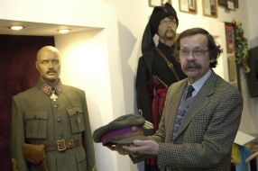 Lvov gallery of military forms