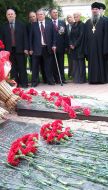Возложение цветов к памятному знаку ”Черный тюльпан”