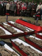 Перезахоронение останков солдат