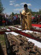 Перезахоронение останков солдат