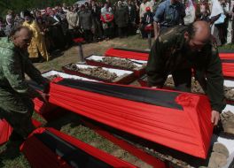 Перезахоронение останков солдат