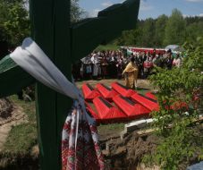 Перезахоронение останков солдат