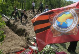 Перезахоронение останков солдат