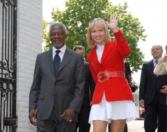 Kofi Annan and Yelena Franchuk