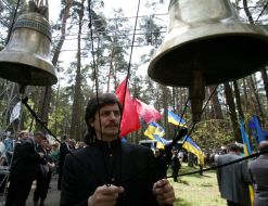 Церемония памяти на территории заповедника «Быковнянские могилы»