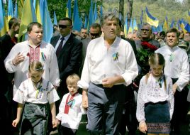 Церемония памяти на территории заповедника «Быковнянские могилы»