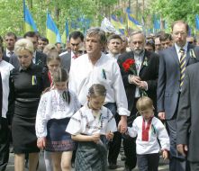 Церемония памяти на территории заповедника «Быковнянские могилы»