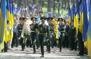 Церемония памяти на территории заповедника «Быковнянские могилы»