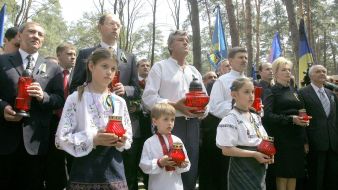 Церемония памяти на территории заповедника «Быковнянские могилы»