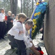 Церемония памяти на территории заповедника «Быковнянские могилы»