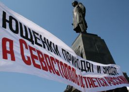 Mass meeting in support the mayor of Moscow Yury Luzhkov in Sevastopol