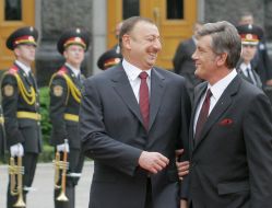Ilham Aliyev and Viktor Yushchenko