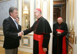 Tarcisio Bertone and Viktor Yushchenko