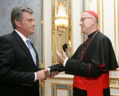 Tarcisio Bertone and Viktor Yushchenko