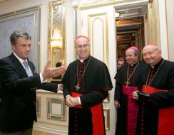 Tarcisio Bertone and Viktor Yushchenko