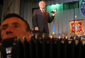 Handing of state rewards to the peacemakers