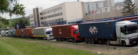 Черга вантажних автомобілів