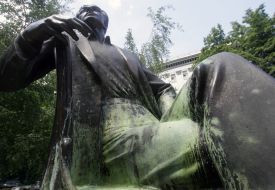 Monument to Les Kurbas