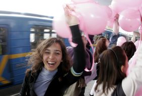 Девушки с воздушными шариками
